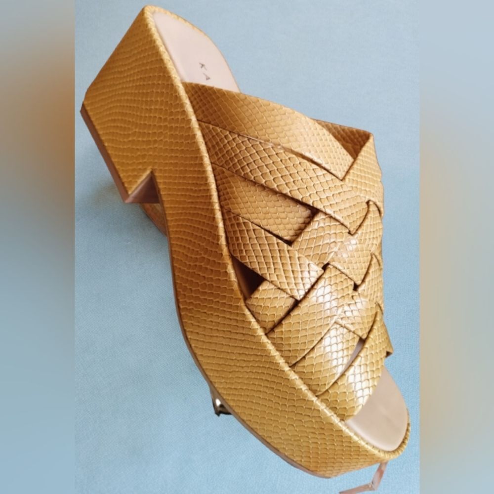 WEDGE Sandal by KATY PERRY The BUSY BEE CRISS/CROSS SLIDE  8M/38 BISCOTTI/TAN 🎄 - Picture 5 of 13